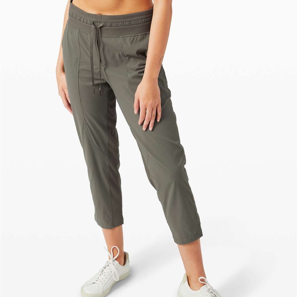 LULULEMON DANCE STUDIO CROP